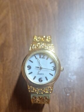 Gold Toned  Floral Women's Quartz Watch